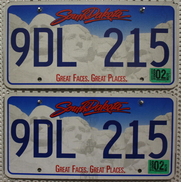 SOUTH DAKOTA Schilder PAAR - Zwei USA Nummernschilder # 9DL215