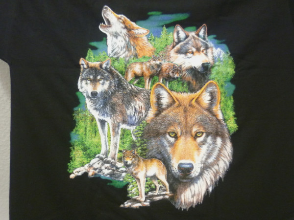 T-Shirt bedruckt mit Motiv: Wolfsrudel (farbig)