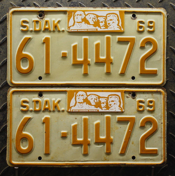 SOUTH DAKOTA Schilder PAAR 1969 - Zwei S.DAK. Nummernschilder # 61.4472