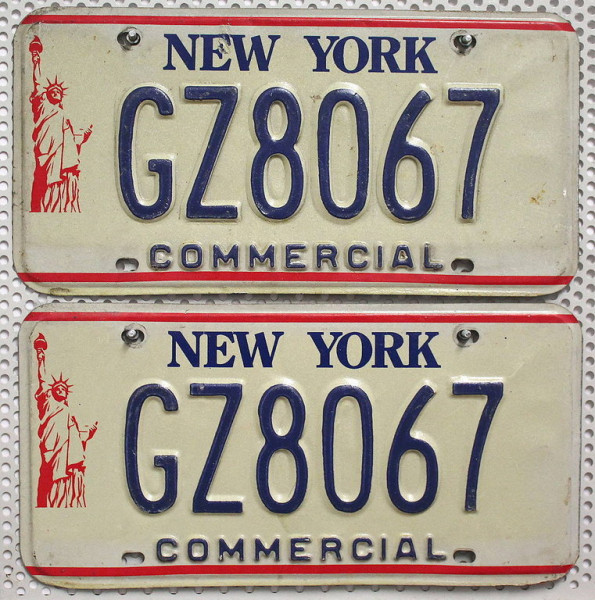 NEW YORK Commercial Schilder PAAR - Zwei USA Nummernschilder # GZ8067
