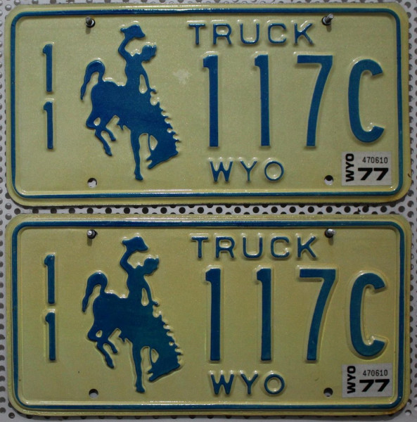 WYOMING Schilder PAAR / WYO 1977 - Zwei USA Truck Nummernschilder # 11.117C ≡