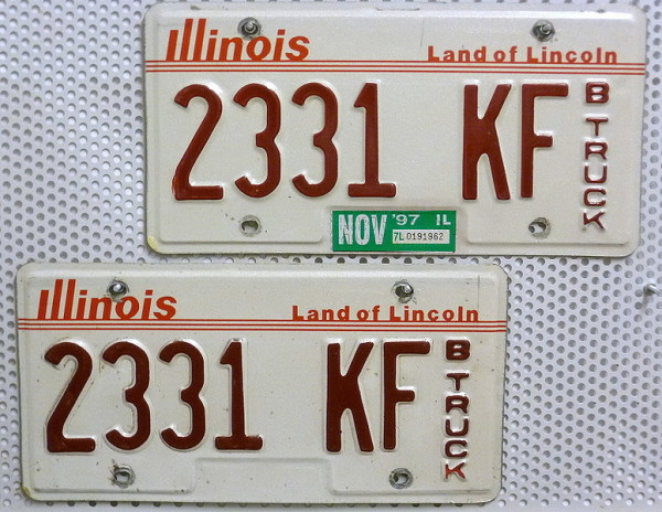 ILLINOIS TRUCK Schilder PAAR - Zwei USA Nummernschilder # 2331KF