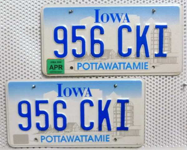 IOWA Schilder PAAR - Zwei USA Nummernschilder # 956CKI