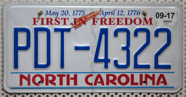 NORTH CAROLINA First in Freedom - Nummernschild # PDT4322 =