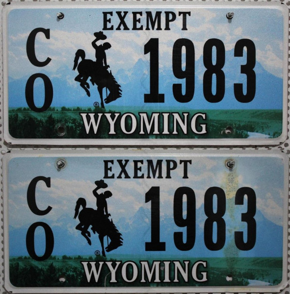 WYOMING Schilder PAAR / Exempt - Zwei USA Nummernschilder # 1983