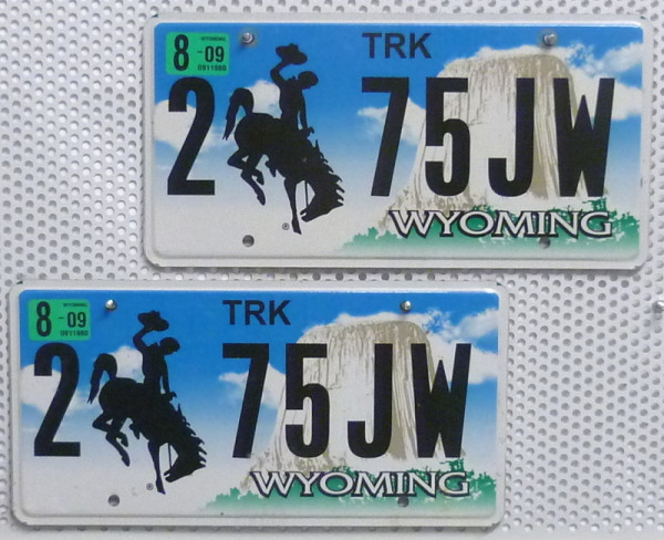 WYOMING Truck Schilder PAAR - Zwei USA Nummernschilder # 275JW