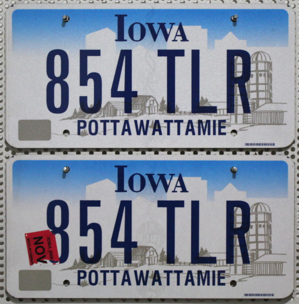 IOWA Schilder PAAR - Zwei USA Nummernschilder # 854TLR