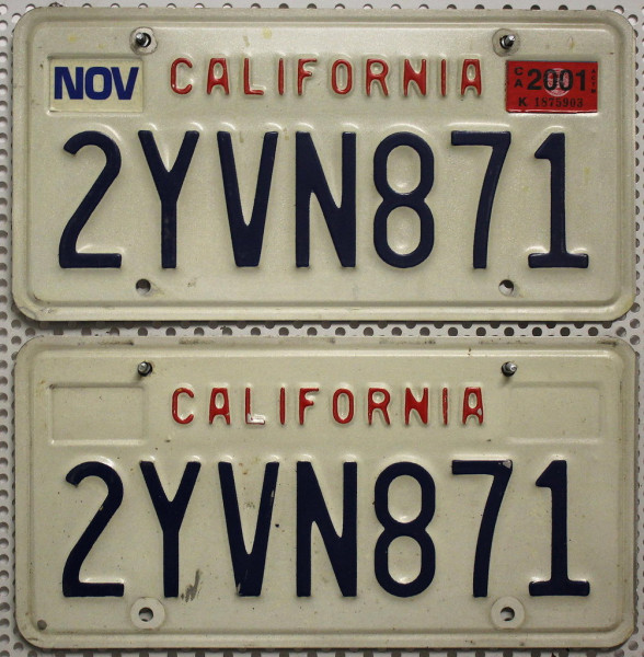 CALIFORNIA Schilder PAAR - Zwei USA Nummernschilder # 2YVN871